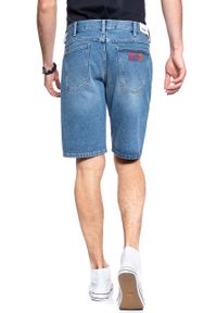 Wrangler - SPODENKI MĘSKIE WRANGLER DENIM SHORT KABEL BLUE W14CER19K 112126586. Materiał: denim. Wzór: kolorowy, nadruk. Styl: klasyczny