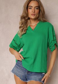 Renee - Zielona Bluzka z Ażurowymi Wstawkami na Rękawach Atrina. Kolor: zielony. Materiał: jeans. Wzór: ażurowy #5
