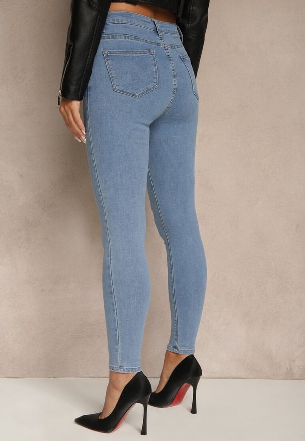 Renee - Niebieskie Bawełniane Jeansy Skinny z Guzikami Hirgisse. Okazja: na co dzień. Stan: podwyższony. Kolor: niebieski. Styl: casual, elegancki