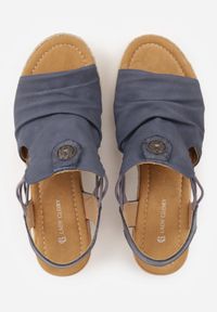 Born2be - Niebieskie Sandały na Koturnie z Marszczoną Cholewką i Metaliczną Aplikacją Teodlar. Zapięcie: bez zapięcia. Kolor: niebieski. Materiał: jeans, len. Wzór: aplikacja. Sezon: lato. Obcas: na koturnie. Styl: boho. Wysokość obcasa: średni #9