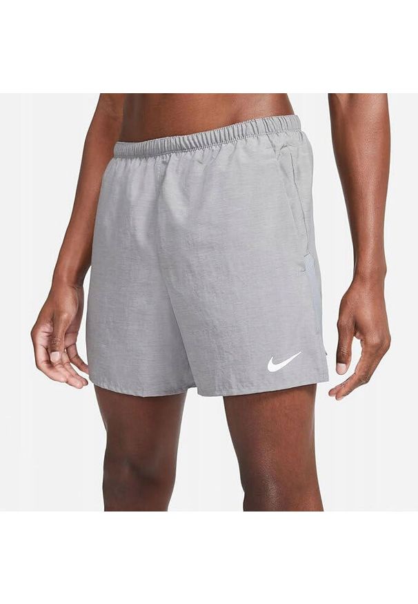 Spodenki Męskie Nike M Nk Df Challenger Short. Kolor: szary. Długość: krótkie. Sezon: lato