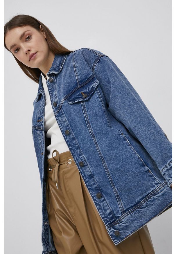 Noisy may - Noisy May kurtka jeansowa bawełniana przejściowa oversize. Kolor: niebieski. Materiał: jeans, bawełna. Wzór: aplikacja