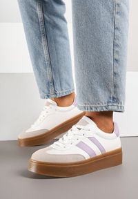 Born2be - Biało-Fioletowe Sneakersy w Stylu Tenisówek z Paskami Nilomira. Okazja: na co dzień. Zapięcie: pasek. Kolor: biały. Materiał: jeans