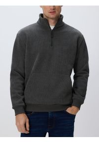 Reserved - Bluza z wysoką stójką - jasny zielony. Typ kołnierza: kołnierzyk stójkowy. Kolor: zielony. Materiał: dzianina #1