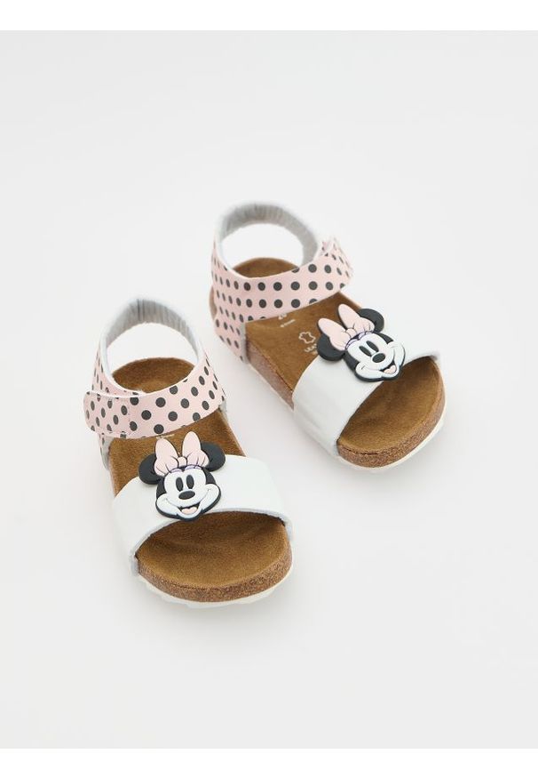 Reserved - Sandały Minnie Mouse - biały. Kolor: biały. Materiał: materiał. Wzór: motyw z bajki
