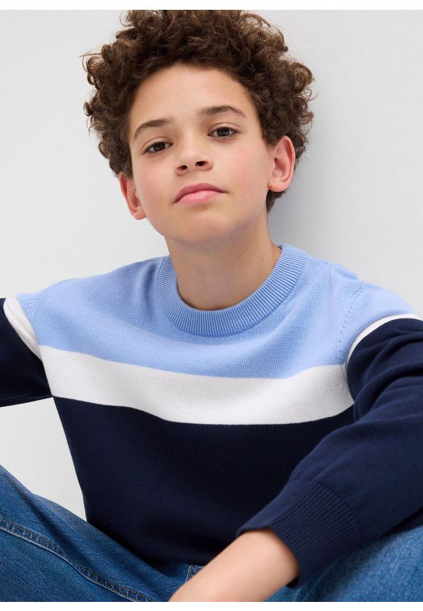 bonprix - Sweter z cienkiej bawełnianej dzianiny. Kolor: niebieski. Materiał: bawełna, dzianina