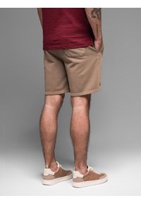Ombre Clothing - Krótkie spodenki męskie dresowe RELAXED FIT w stylu athleisure – jasnobrązowe V2 OM-SRWS-0122 - XXL. Kolor: brązowy. Materiał: dresówka. Długość: krótkie #4