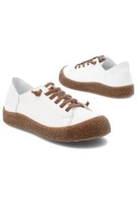 Półbuty damskie Ravini, cholewka ze skóry naturalnej licowej wiązany fason z zabudowanym przodem, białe, 1301. Kolor: biały. Materiał: skóra. Szerokość cholewki: normalna #4