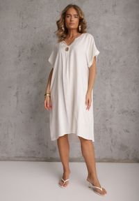 Renee - Biała Sukienka o Pudełkowym Kroju z Lnem i Wiskozą Zdobiona Guzikiem Mezynore. Kolekcja: plus size. Kolor: biały. Materiał: wiskoza, len. Wzór: aplikacja. Typ sukienki: dla puszystych. Styl: boho, wakacyjny #8