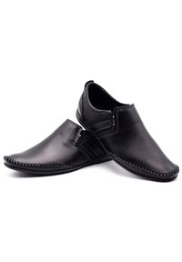 KOMODO Skórzane buty męskie 711 czarne. Okazja: na co dzień. Zapięcie: bez zapięcia. Kolor: czarny. Materiał: skóra. Styl: casual #4