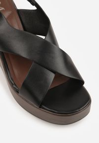 Born2be - Czarne Sandały na Koturnie i Platformie Ozdobione Dwoma Paskami Daphnone. Okazja: na co dzień. Zapięcie: pasek. Kolor: czarny. Materiał: jeans. Wzór: aplikacja. Obcas: na koturnie. Styl: casual, elegancki #4