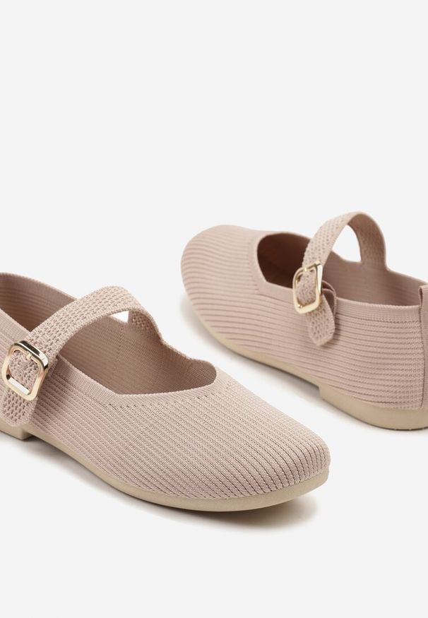 Born2be - Jasnoróżowe Balerinki z Ozdobnym Paskiem Tellenna. Okazja: na spotkanie biznesowe, na co dzień, do pracy. Zapięcie: pasek. Kolor: różowy. Styl: elegancki, biznesowy, casual