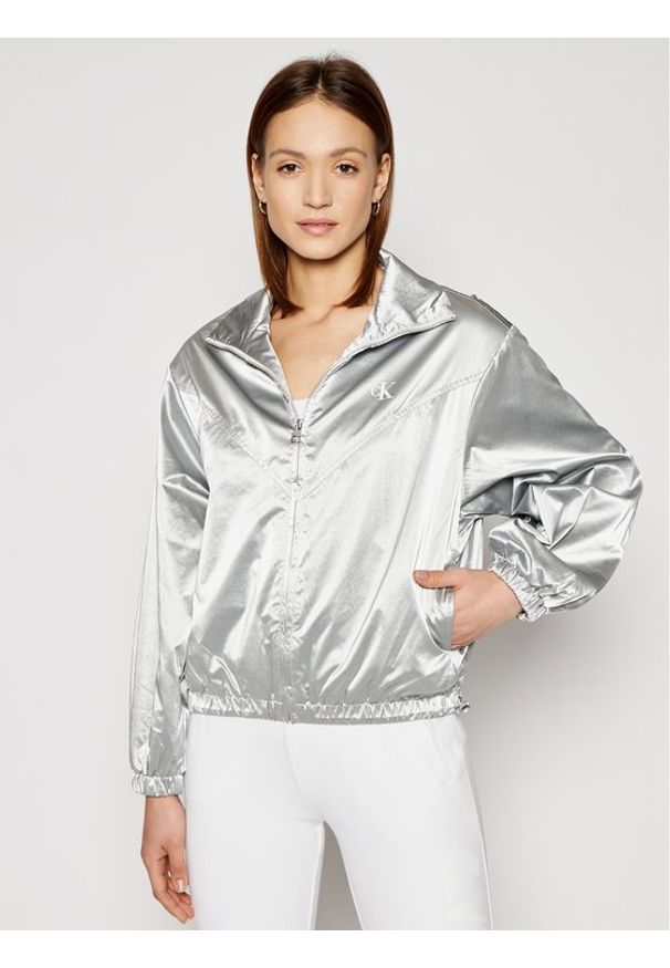 Calvin Klein Jeans Kurtka przejściowa J20J215649 Srebrny Regular Fit. Kolor: srebrny