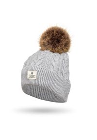 Czapka damska Peterson PTN HAT-06 szara. Kolor: szary. Materiał: akryl. Wzór: ze splotem, aplikacja. Sezon: jesień, zima. Styl: elegancki