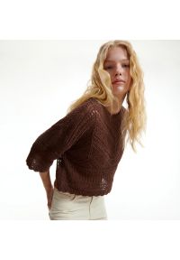 Reserved - Ażurowy sweter - Brązowy. Kolor: brązowy. Wzór: ażurowy