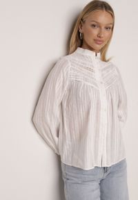 Born2be - Biała Bawełniana Rustykalna Koszula ze Stójką i Koronkowymi Wstawkami Felielia. Okazja: na co dzień. Typ kołnierza: kołnierzyk stójkowy. Kolor: biały. Materiał: bawełna, koronka. Styl: casual, elegancki #5