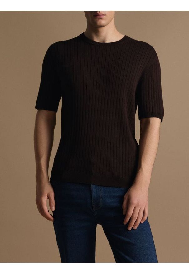 Reserved - T-shirt z dodatkiem CIRCULOSE® - brązowy. Kolor: brązowy. Materiał: wiskoza