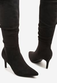 Renee - Czarne Marszczone Kozaki z Imitacji Zamszu na Obcasie Typu Szpilka Rilavira. Okazja: na co dzień. Kolor: czarny. Materiał: zamsz. Obcas: na obcasie. Styl: casual, elegancki. Wysokość obcasa: średni