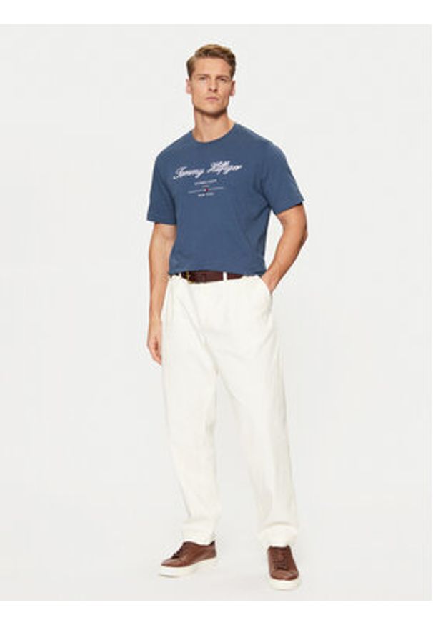 TOMMY HILFIGER - Tommy Hilfiger T-Shirt Script Logo Tee MW0MW33691 Niebieski Regular Fit. Kolor: niebieski. Materiał: bawełna