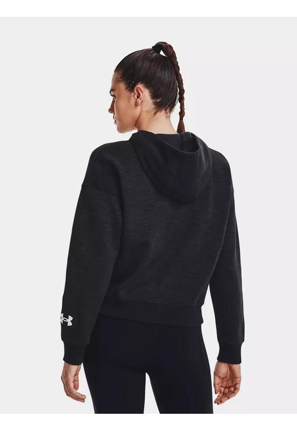 Bluza sportowa damska Under Armour Essential Script z kapturem. Typ kołnierza: kaptur. Kolor: czarny. Sport: fitness