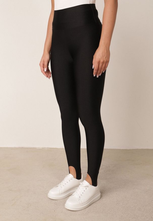 Born2be - Czarne Legginsy z Wysokim Stanem Zakończone Zapiętkami Evalla. Okazja: na co dzień. Stan: podwyższony. Kolor: czarny. Styl: casual
