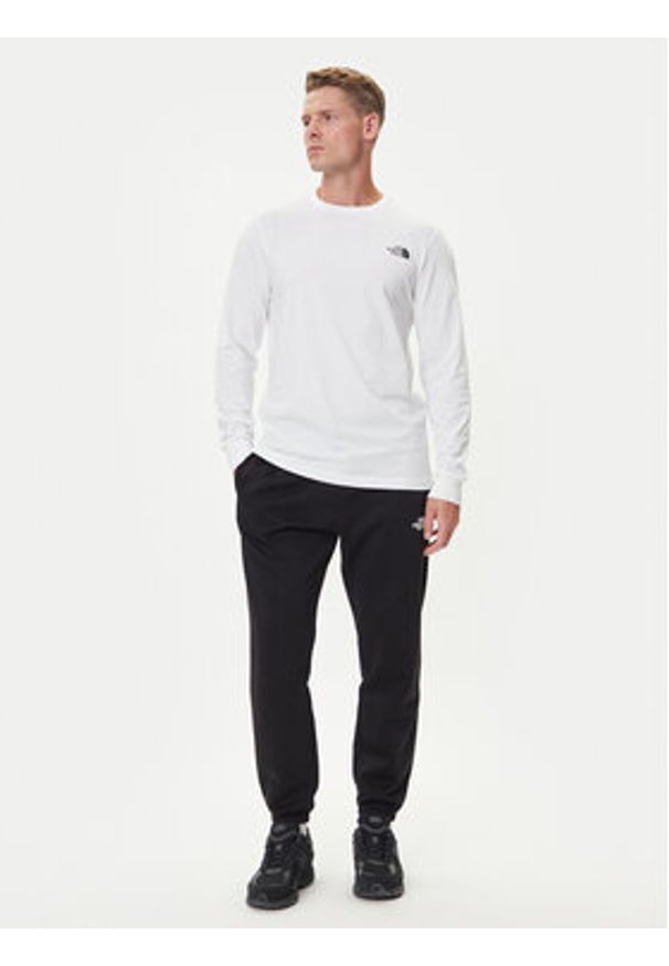 The North Face Longsleeve Easy NF0A8A6F Biały Regular Fit. Kolor: biały. Materiał: syntetyk, bawełna. Długość rękawa: długi rękaw