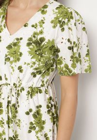 Born2be - Zielona Sukienka z Bawełny Ażurowa w Kwiaty z Rozkloszowanym Dołem Florbia. Okazja: na co dzień. Kolor: zielony. Materiał: bawełna. Długość rękawa: krótki rękaw. Wzór: kwiaty, ażurowy. Sezon: wiosna. Typ sukienki: rozkloszowane. Styl: klasyczny, casual #7