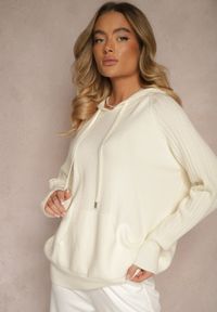 Renee - Jasnobeżowy Sweter z Wiskozą i Kaszmirem oraz z Kapturem Nerolin. Okazja: na spacer, na co dzień. Typ kołnierza: kaptur. Kolor: beżowy. Materiał: wiskoza, kaszmir. Styl: elegancki, casual #5