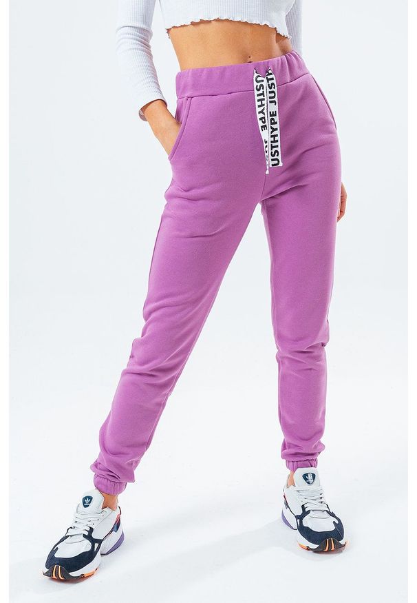 Hype Spodnie LILAC damskie kolor fioletowy gładkie. Kolor: fioletowy. Materiał: dzianina. Wzór: gładki