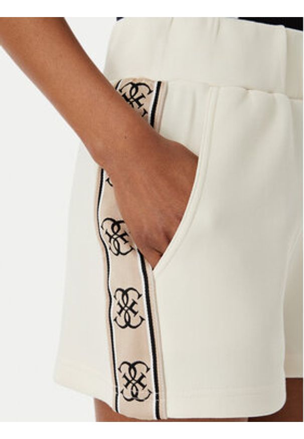 Guess Szorty sportowe Britney V3GD13 KB3P2 Écru Loose Fit. Kolor: kremowy. Materiał: bawełna