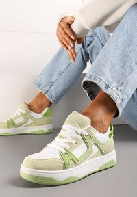 Renee - Zielono-Białe Sneakersy Ozdobione Jeansowymi Naszywkami Cliome. Kolor: zielony. Materiał: jeans. Wzór: aplikacja #1
