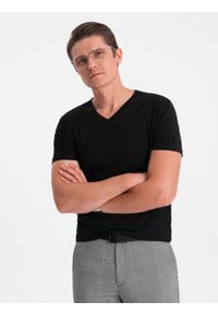 Ombre Clothing - Męski T-shirt V-NECK z elastanem - czarny V3 OM-TSCT-0106 - XXL. Typ kołnierza: dekolt w kształcie V. Kolor: czarny. Materiał: elastan. Długość rękawa: krótki rękaw. Długość: krótkie. Wzór: nadruk. Styl: klasyczny #2