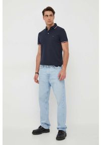 TOMMY HILFIGER - Tommy Hilfiger polo męski kolor granatowy wzorzysty. Okazja: na co dzień. Typ kołnierza: polo. Kolor: niebieski. Materiał: bawełna, dzianina. Długość: krótkie. Wzór: aplikacja. Styl: casual #4