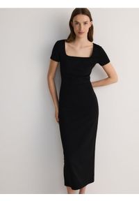 Reserved - Sukienka midi z rozcięciem - czarny. Kolor: czarny. Materiał: dzianina. Długość: midi