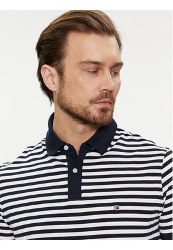 TOMMY HILFIGER - Tommy Hilfiger Polo 1985 MW0MW17770 Granatowy Regular Fit. Typ kołnierza: polo. Kolor: niebieski. Materiał: bawełna