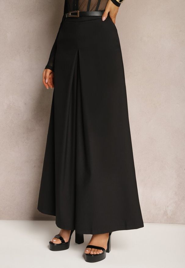 Renee - Czarne Spodnie Culottes z Paskiem i Szerokimi Nogawkami Imitującymi Spódnicę Aimleda. Okazja: na co dzień. Stan: podwyższony. Kolor: czarny. Styl: elegancki, casual