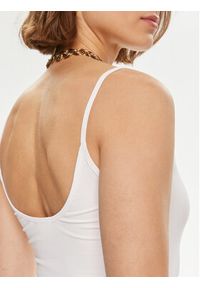 Gina Tricot Top 22470 Biały Slim Fit. Kolor: biały. Materiał: bawełna #7