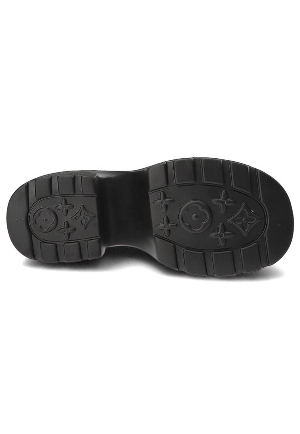 Czarne Półbuty Artiker Eleganckie Obuwie Damskie. Okazja: na co dzień. Kolor: czarny. Materiał: lakier, skóra. Wzór: aplikacja. Obcas: na obcasie. Styl: elegancki. Wysokość obcasa: średni