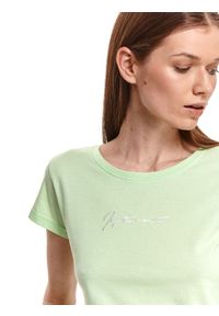 TOP SECRET - Dopasowany t-shirt z nadrukiem. Kolor: zielony. Materiał: tkanina, bawełna. Długość rękawa: krótki rękaw. Długość: krótkie. Wzór: nadruk. Sezon: wiosna #3