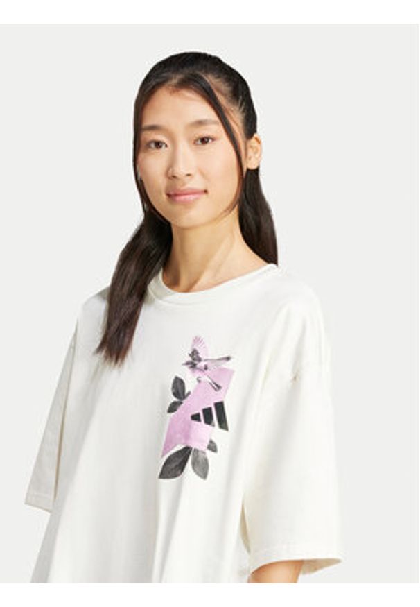 Adidas - adidas T-Shirt Lens Elevated Graphic JN6574 Biały Oversize. Kolor: biały. Materiał: bawełna
