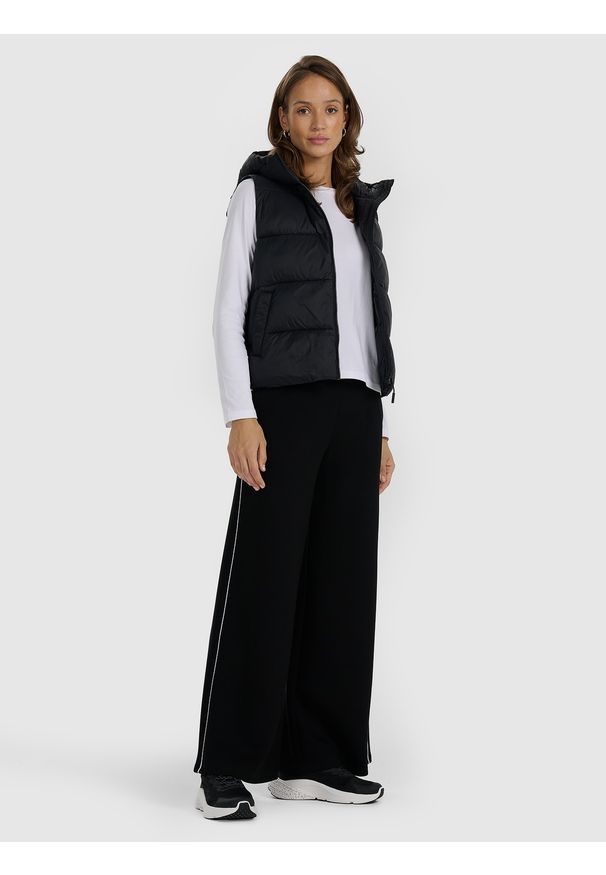 4f - 4F Bezrękawnik puchowy z wypełnieniem syntetycznym damski - czarny M. Okazja: na co dzień. Kolor: czarny. Materiał: syntetyk, puch. Długość rękawa: bez rękawów. Sezon: zima. Styl: klasyczny, casual