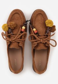 Renee - Brązowe Mokasyny VICES ze Skórzaną Wkładką i Pomponami Loraerin. Nosek buta: okrągły. Kolor: brązowy. Materiał: skóra. Wzór: aplikacja. Obcas: na obcasie. Wysokość obcasa: niski #5