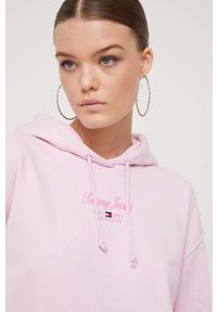 Tommy Jeans bluza damska kolor różowy z kapturem z nadrukiem. Typ kołnierza: kaptur. Kolor: różowy. Wzór: nadruk #2