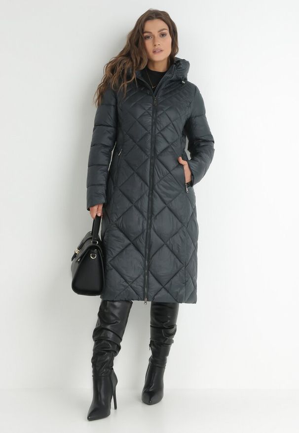 Born2be - Ciemnozielona Kurtka za Kolano Pikowana Viphee. Kolor: zielony. Materiał: materiał. Sezon: zima, jesień