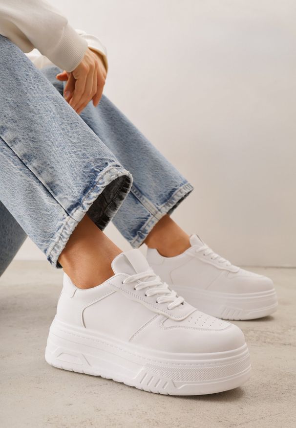 Born2be - Białe Sneakersy VICES na Grubej Tłoczonej Podeszwie Riovelle. Okazja: na co dzień. Kolor: biały. Materiał: jeans