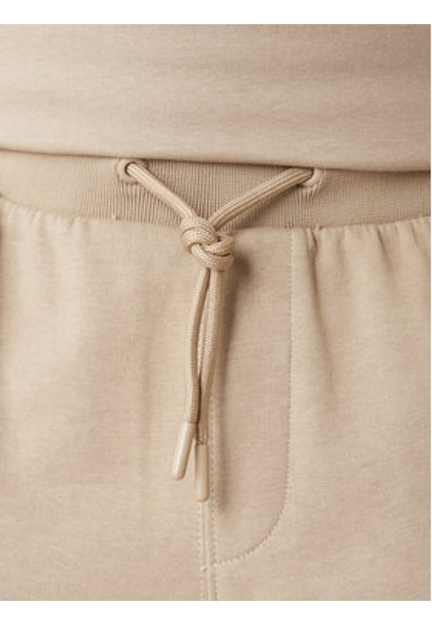Guess Spodnie dresowe Z6RB03 K9YI1 Beżowy Regular Fit. Kolor: beżowy. Materiał: bawełna