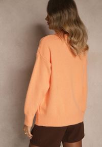 Renee - Pomarańczowy Casualowy Golf z Tłoczonym Wzorem Daivyn. Okazja: na co dzień. Typ kołnierza: golf. Kolor: pomarańczowy. Materiał: jeans. Wzór: aplikacja. Styl: casual #4