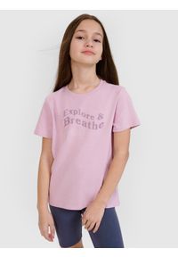 4f - 4F T-shirt regular z nadrukiem dziewczęcy - fioletowy 158 (12-13 lat). Okazja: na co dzień. Kolor: fioletowy. Materiał: dzianina, bawełna, jersey. Długość rękawa: krótki rękaw. Długość: krótkie. Wzór: nadruk. Sezon: lato. Styl: klasyczny, sportowy, casual