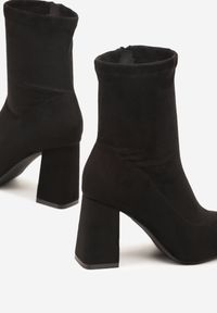 Born2be - Czarne Botki Vices na Słupku z Dopasowaną Cholewką Verille. Okazja: na spotkanie biznesowe, na co dzień. Kolor: czarny. Materiał: jeans. Szerokość cholewki: normalna. Obcas: na słupku. Styl: biznesowy, casual. Wysokość obcasa: średni #6