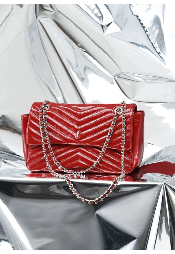 Ochnik - Czerwona skórzana lakierowana torebka damska. Kolor: czerwony. Materiał: skórzane. Styl: wizytowy, elegancki